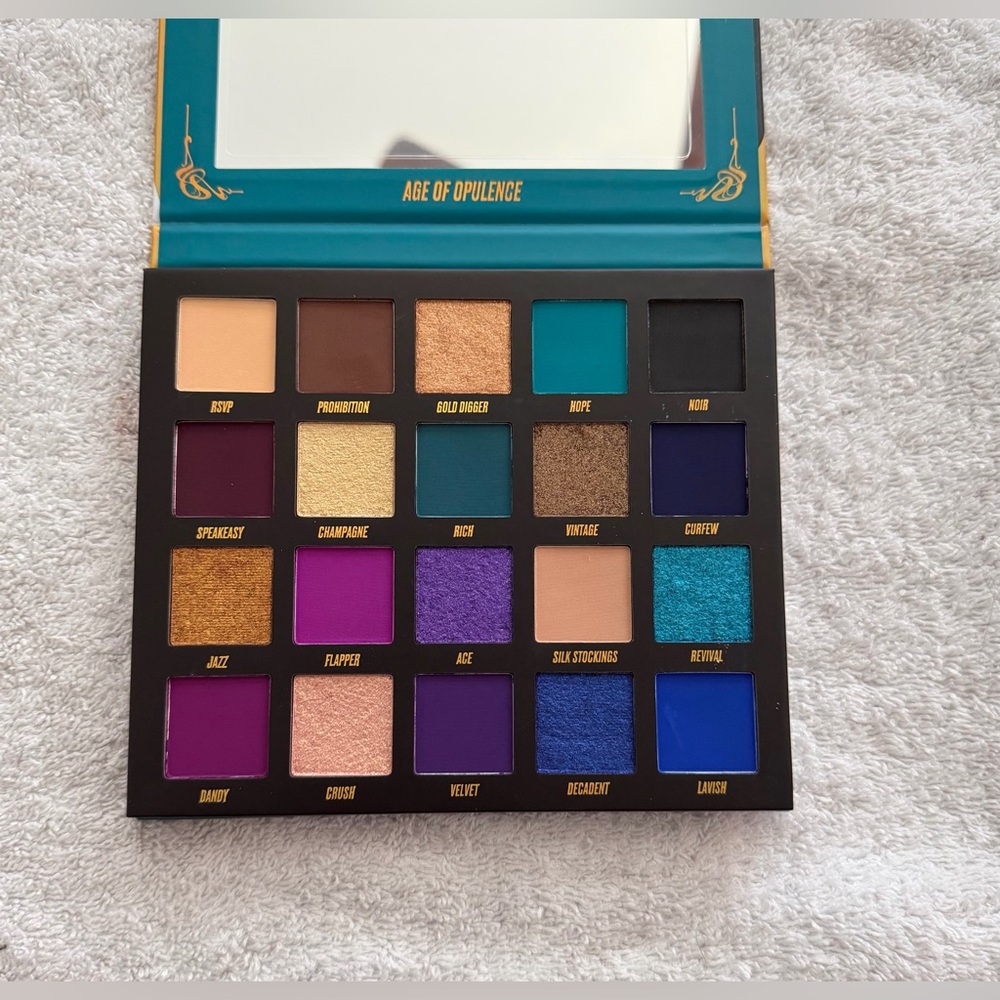 Beauty Bay The Age Of Opulence Eyeshadow Palette Brand New without box.